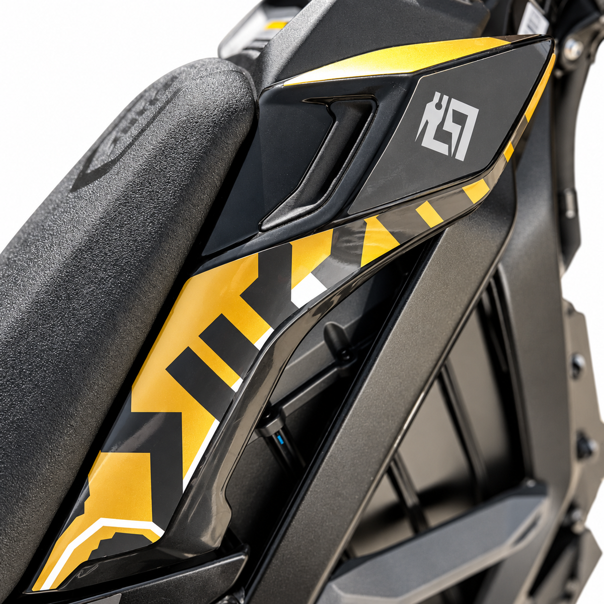 2026 Surron Ultra Bee HP - 24.5kW Powerful Dirt EBike 74V 60Ah