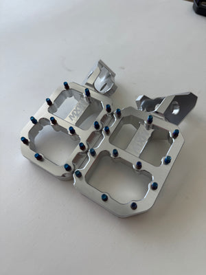 Titanium Chrome Wide Pegs