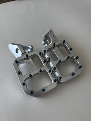Titanium Chrome Wide Pegs