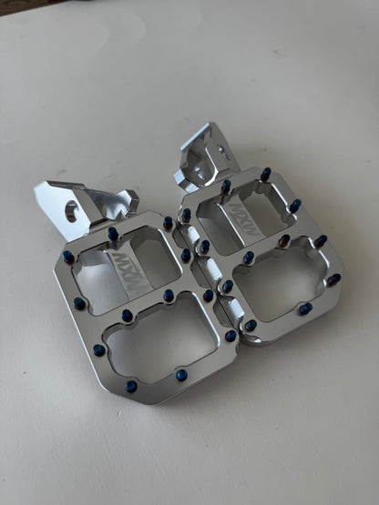 Titanium Chrome Wide Pegs