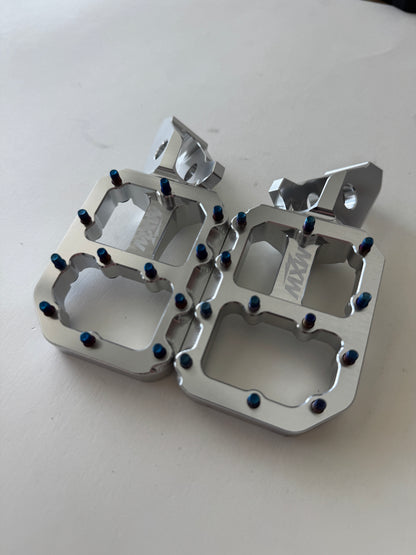 Titanium Chrome Wide Pegs