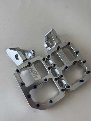 Titanium Chrome Wide Pegs