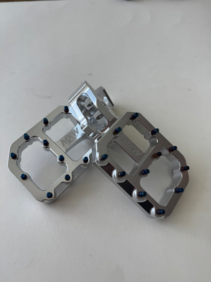 Titanium Chrome Wide Pegs