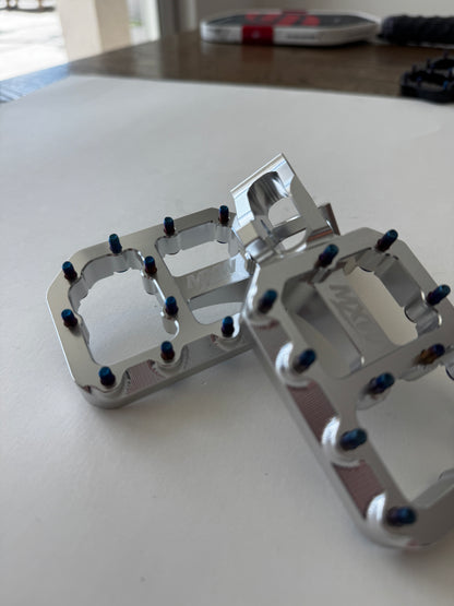 Titanium Chrome Wide Pegs